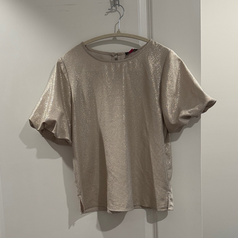 Vince Camuto Gold Shimmer Short Sleeve Blouse XS NWT - Picture 2 of 5
